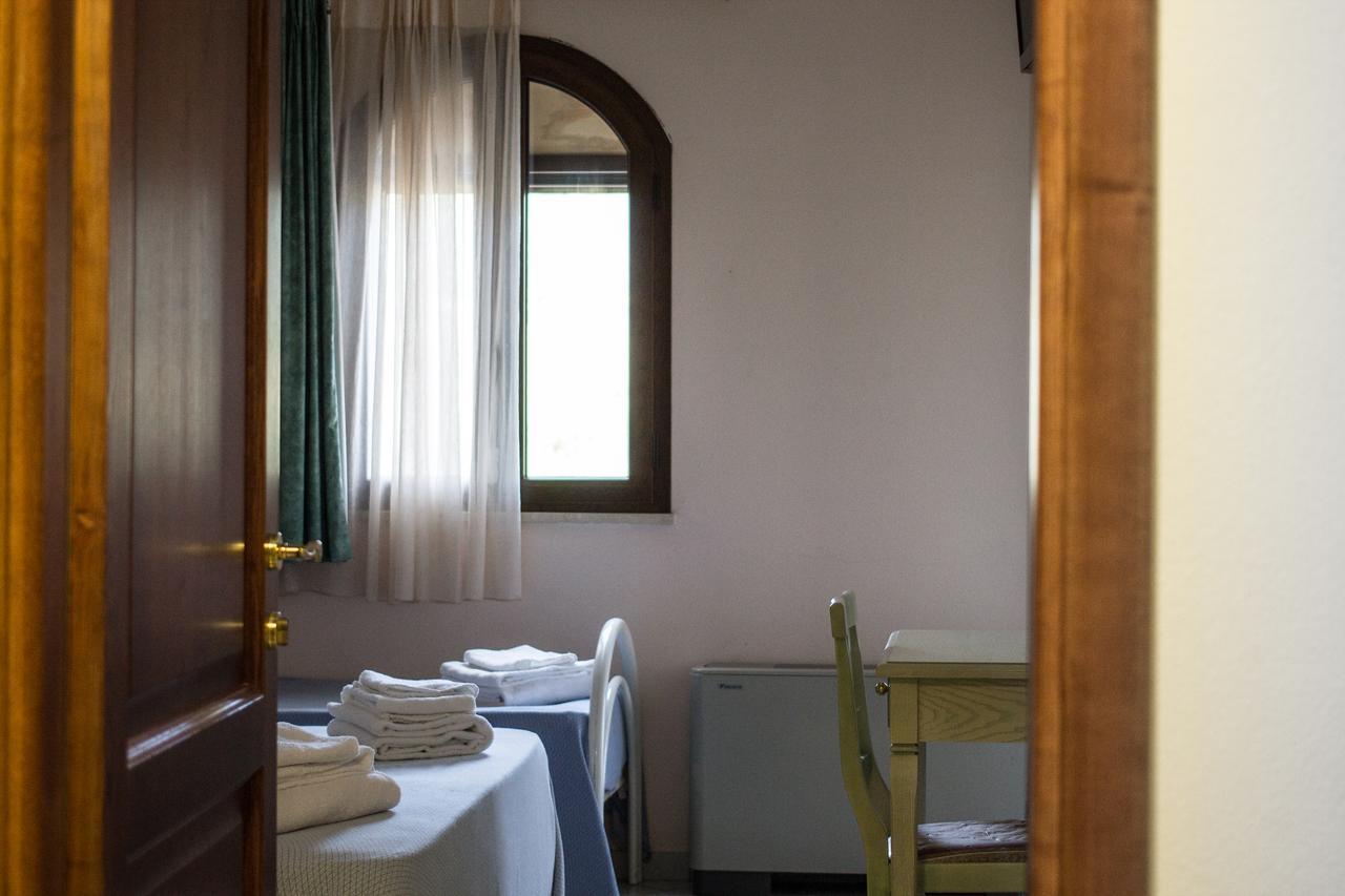 Hotel Villa Del Mare Sinnai Room photo